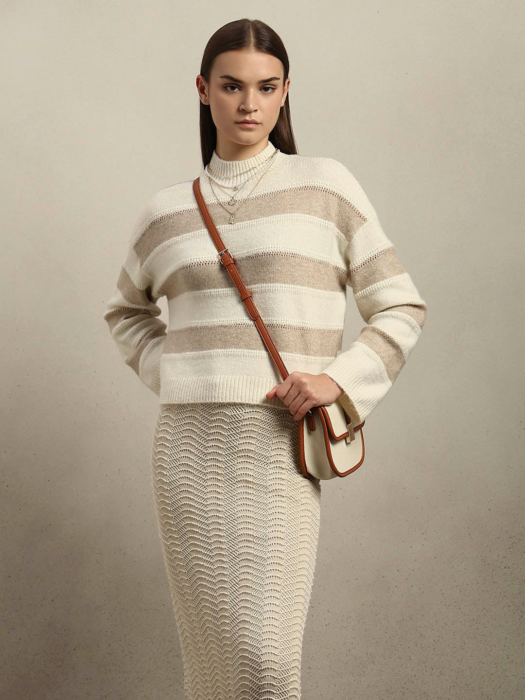 High-Neck Colourblocked Pullover - Beige