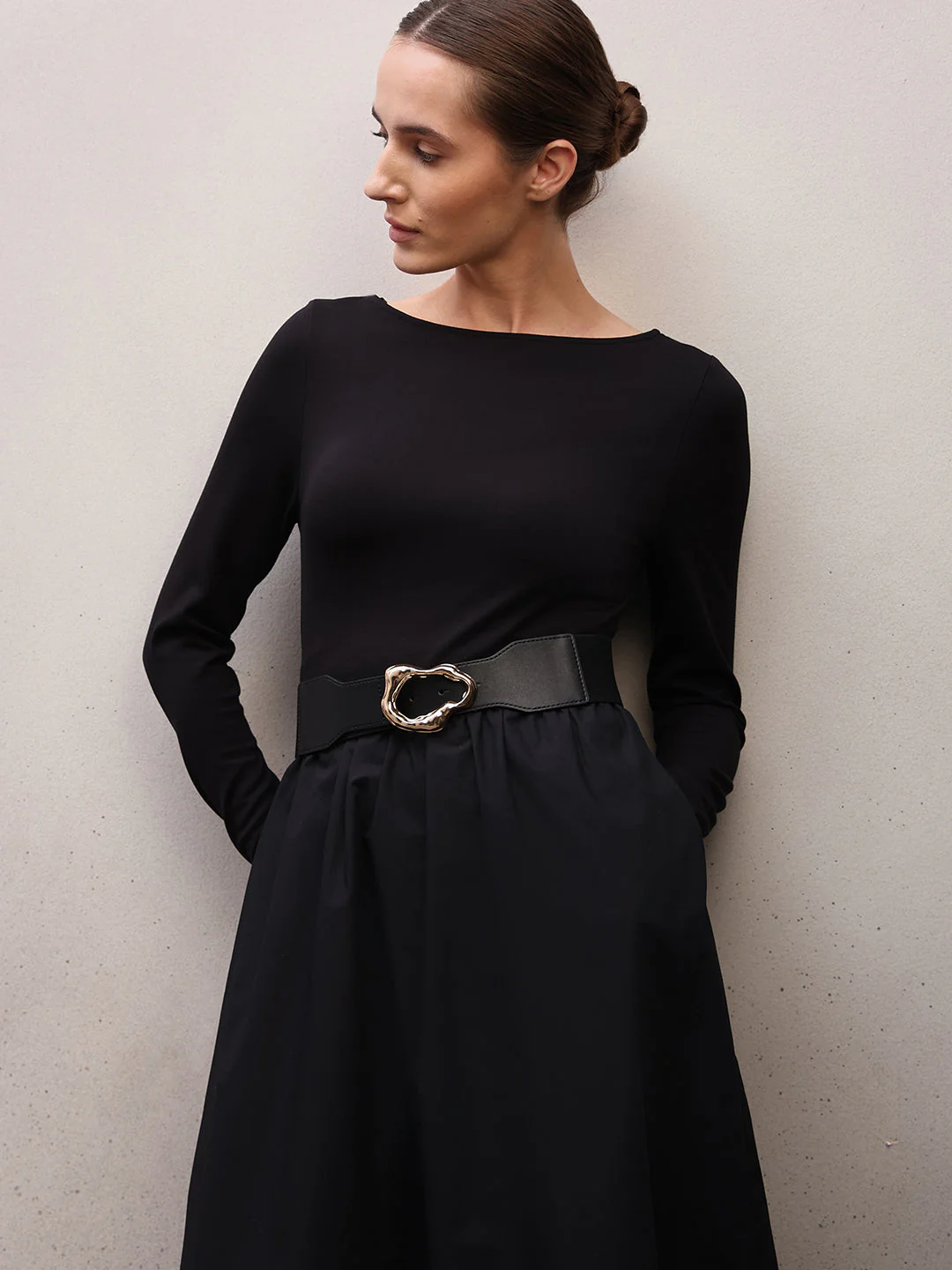 Sculpted Buckle Black Waist Belt
